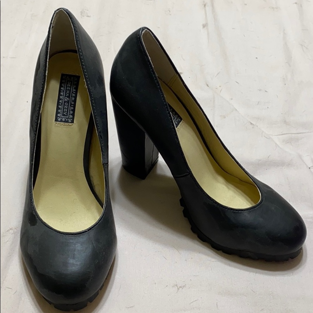 Deena and Ozzy - High Heels